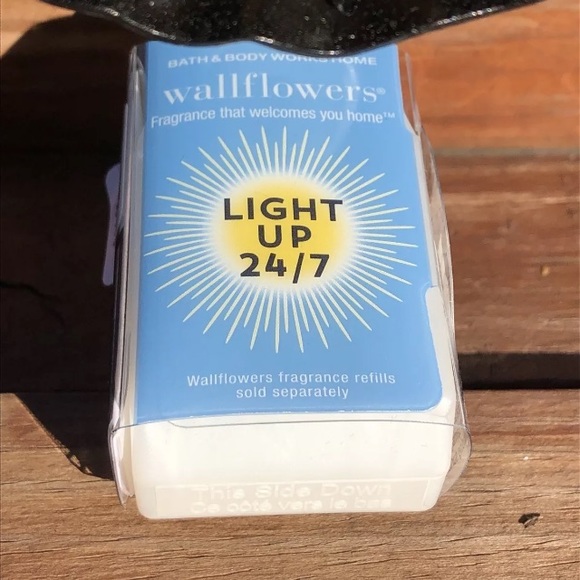 Bath and Body Works VAMPIRE Dracula Chihuahua PUP NIGHTLIGHT Wallflower Plug In - Picture 2 of 5